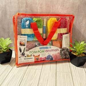 NEW Creative Crafts Pom-Pom Animals Kit 12 Projects SpiceBox Yarn Craft Set 2013